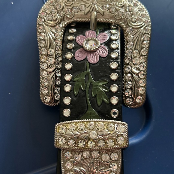 Women’s Genuine Handtooled Leather and hand painted Belt - Picture 6 of 6